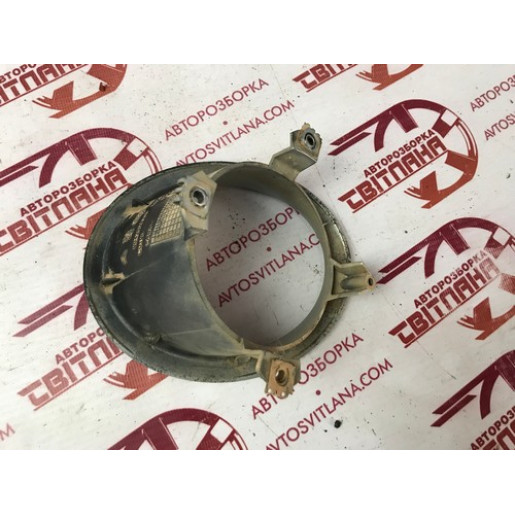 Рамка протитуманки правої Citroen Berlingo 2003-2008 9643804177